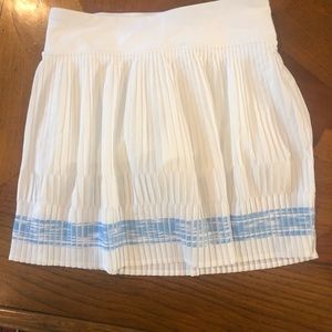 Lululemon/Iviva white pleated tennis skirt